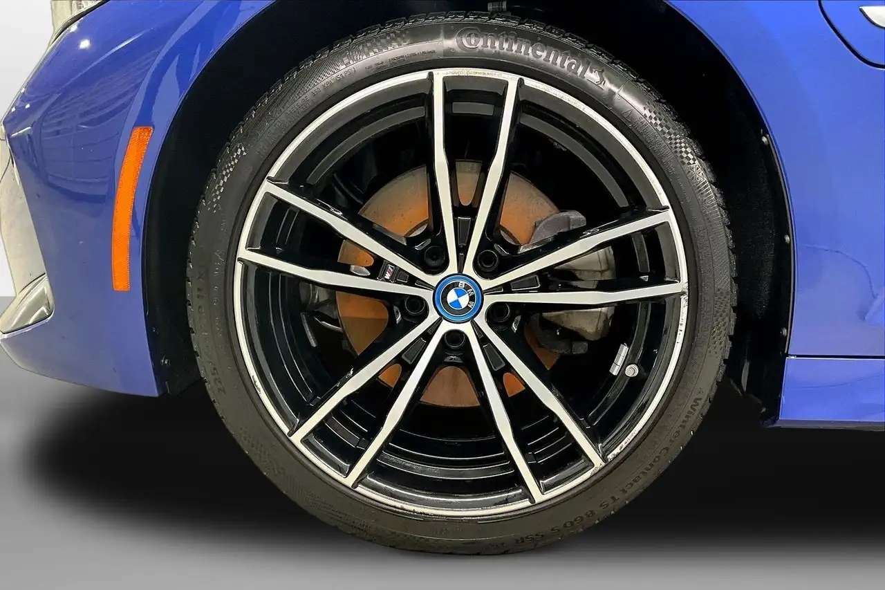 BMW 3 Series photo BMW 3 Series