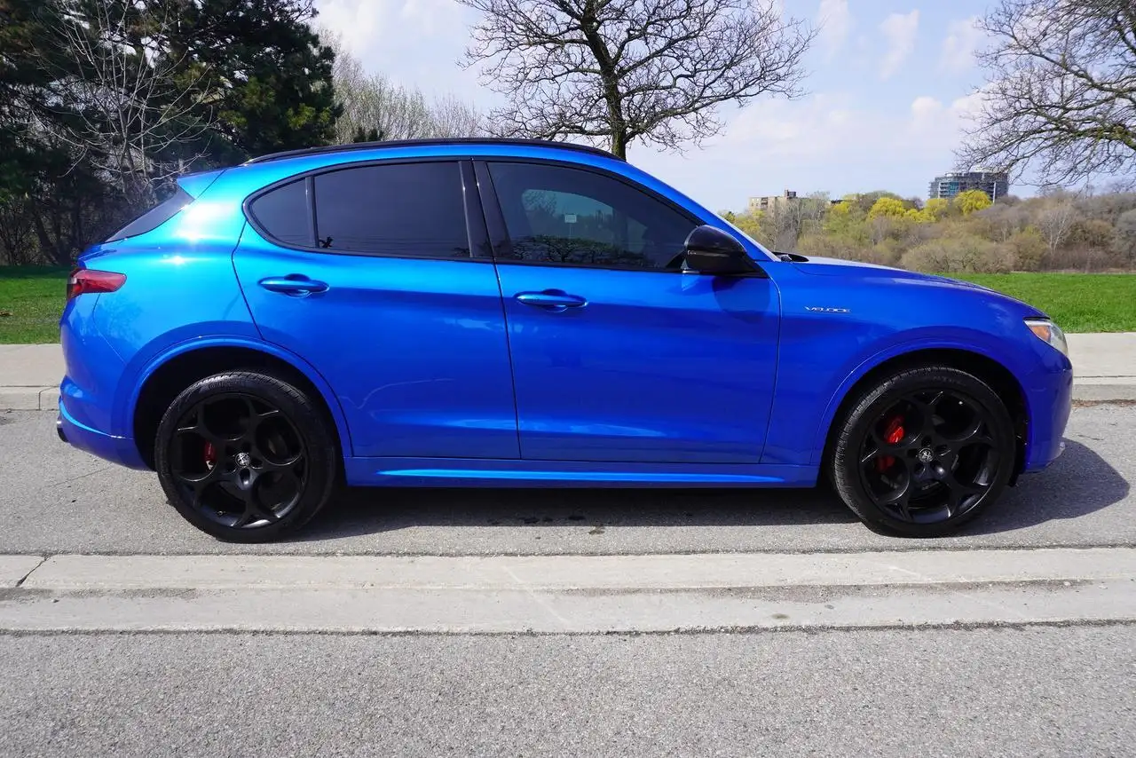 Alfa Romeo Stelvio снимка Alfa Romeo Stelvio