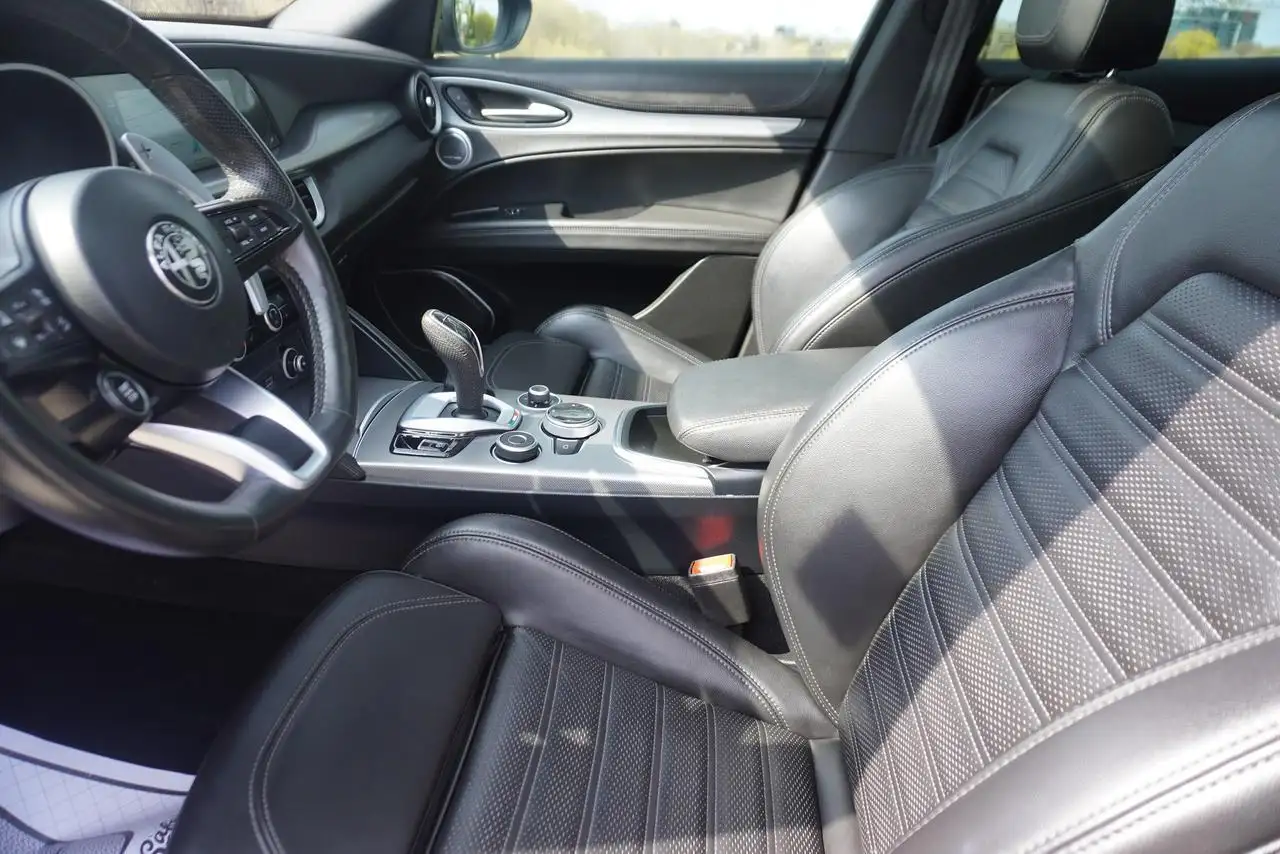 Alfa Romeo Stelvio снимка Alfa Romeo Stelvio