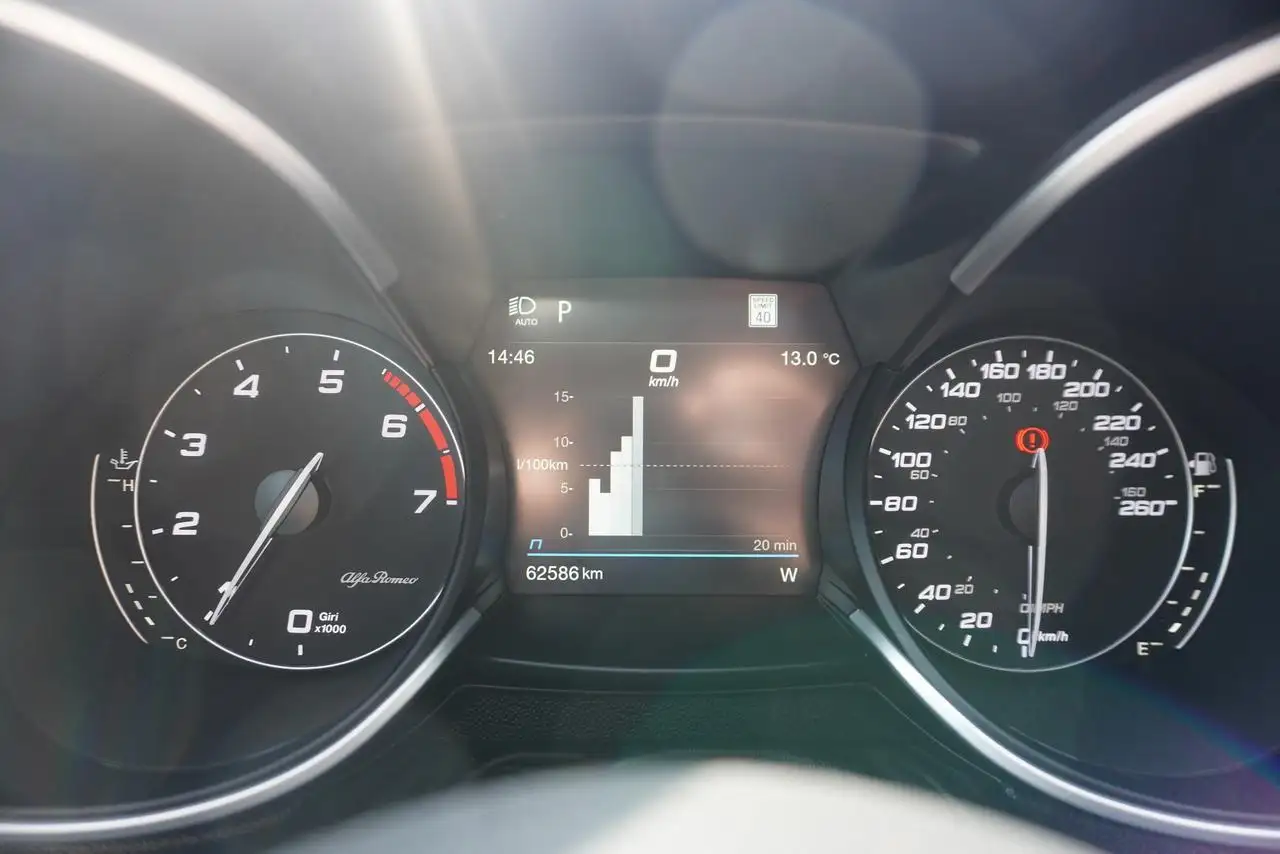 Alfa Romeo Stelvio снимка Alfa Romeo Stelvio