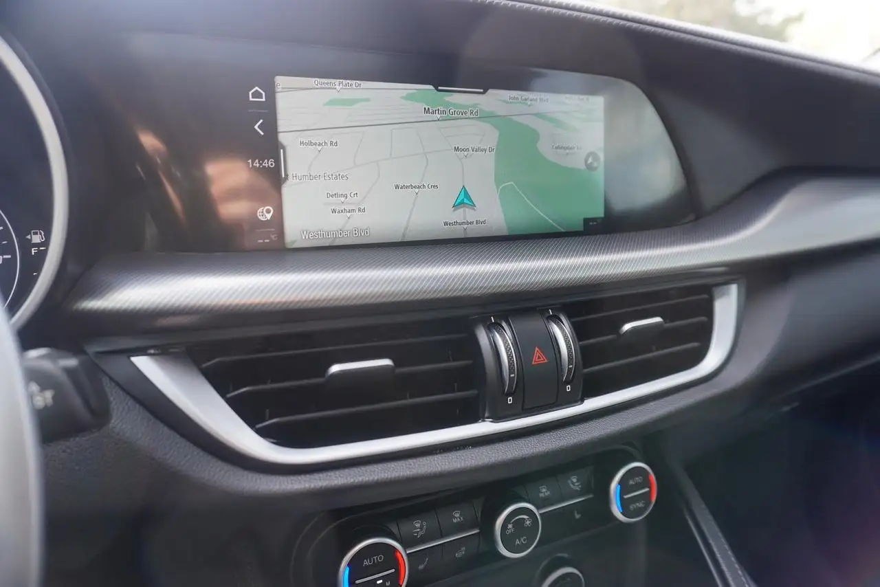 Alfa Romeo Stelvio снимка Alfa Romeo Stelvio