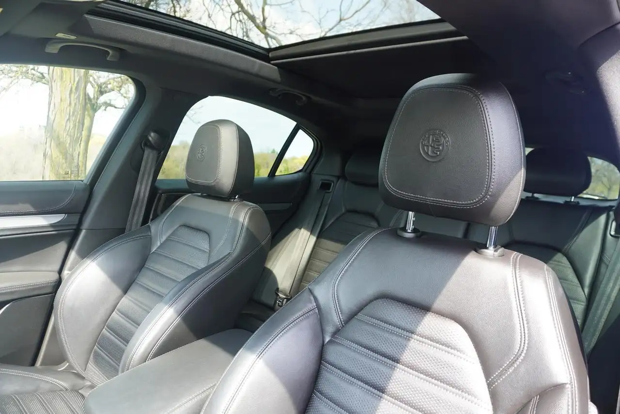 Alfa Romeo Stelvio снимка Alfa Romeo Stelvio