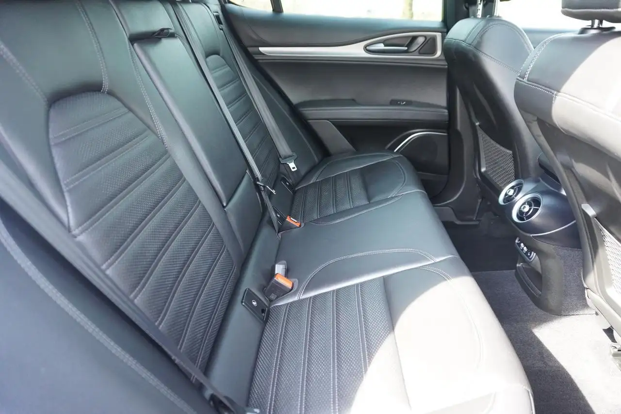 Alfa Romeo Stelvio снимка Alfa Romeo Stelvio