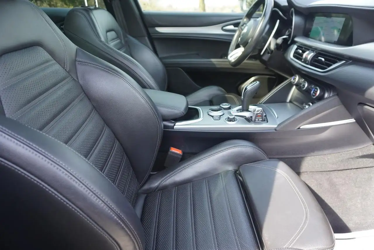 Alfa Romeo Stelvio снимка Alfa Romeo Stelvio