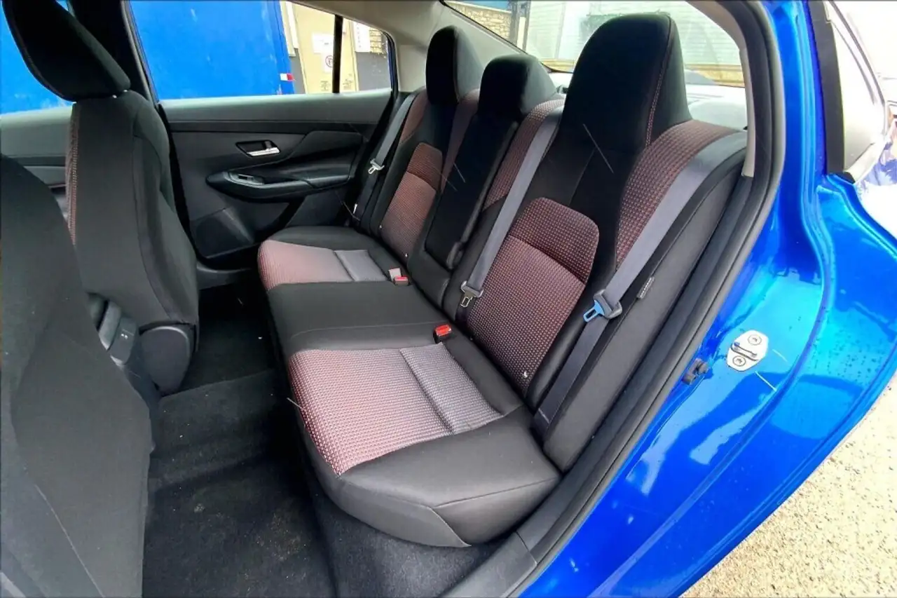 Nissan Sentra снимка Nissan Sentra