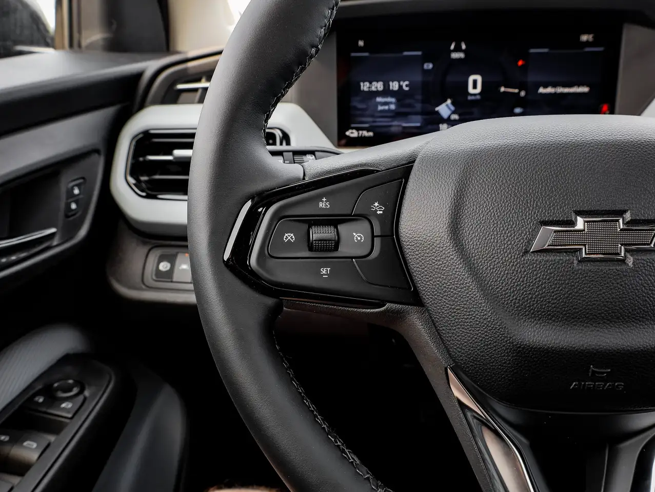 Chevrolet Bolt photo Chevrolet Bolt