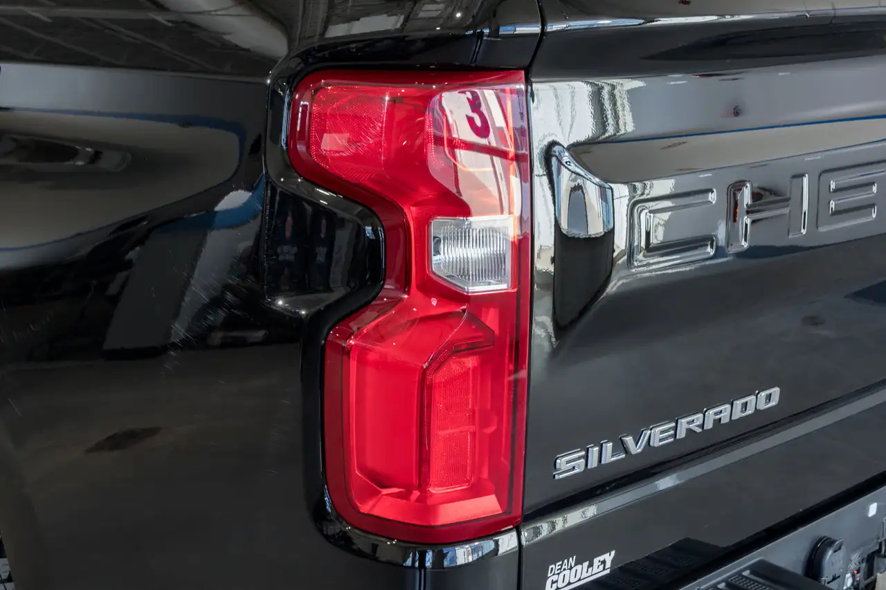 Chevrolet Silverado 1500 снимка Chevrolet Silverado 1500