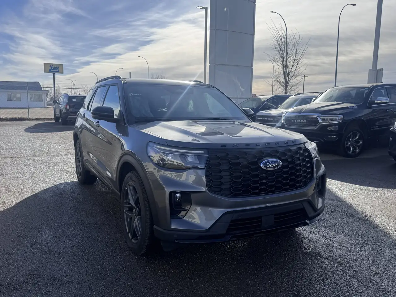 Ford Explorer photo Ford Explorer