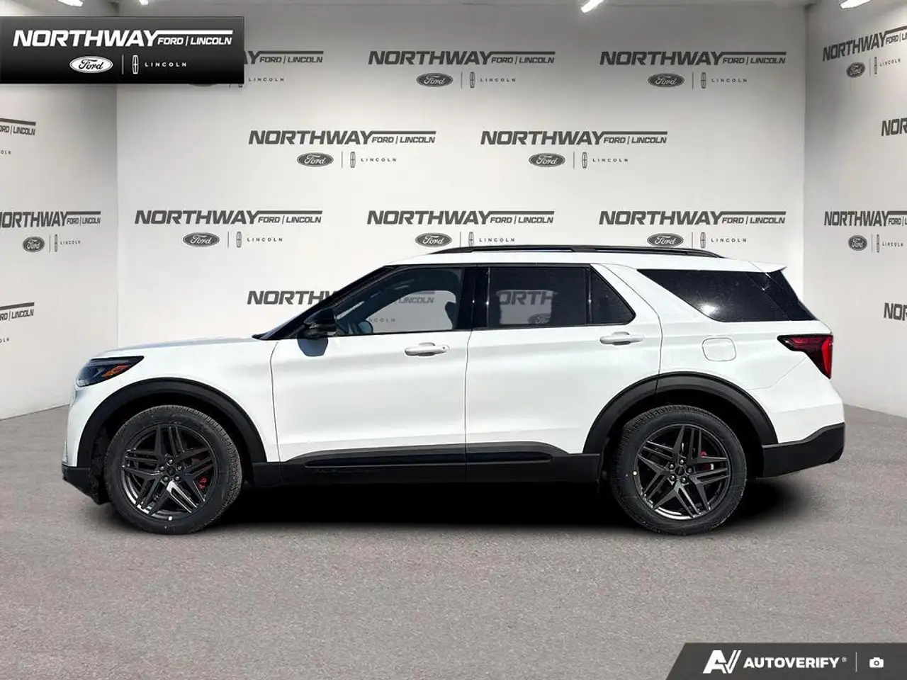 Ford Explorer снимка Ford Explorer
