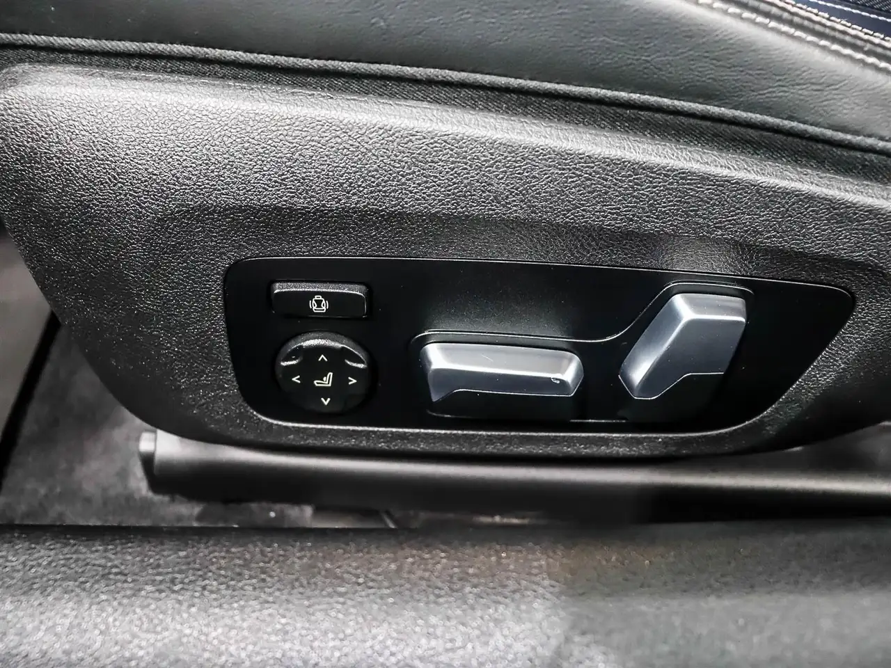 BMW 8 Series photo BMW 8 Series