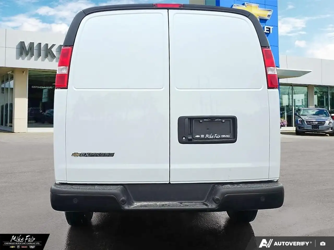 Chevrolet Express 2500 photo Chevrolet Express 2500