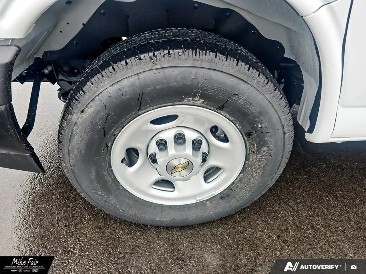 Chevrolet Express 2500 photo Chevrolet Express 2500