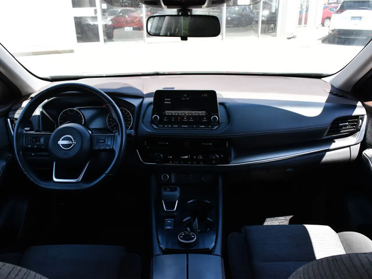 Nissan Rogue снимка Nissan Rogue