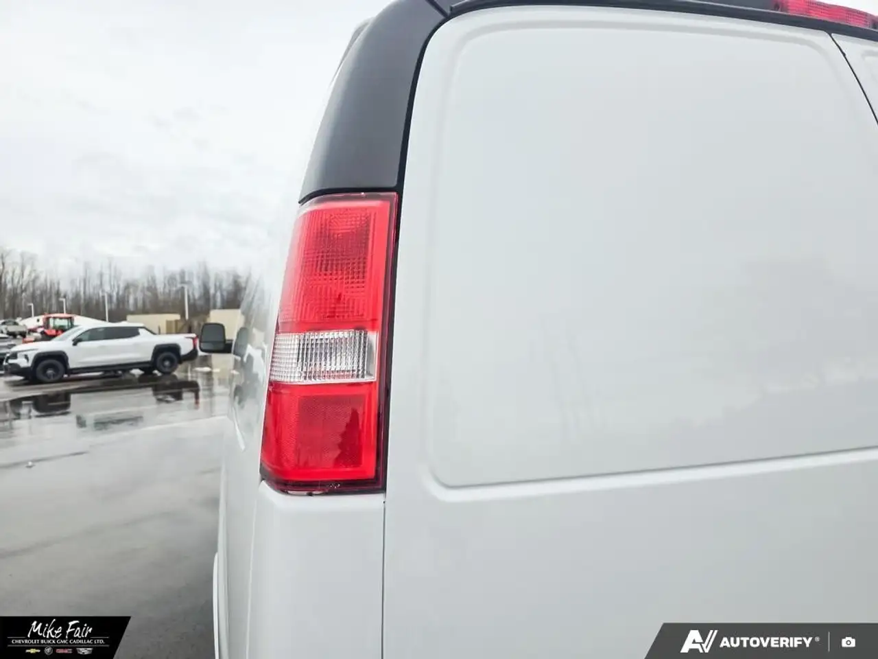 Chevrolet Express 2500 photo Chevrolet Express 2500