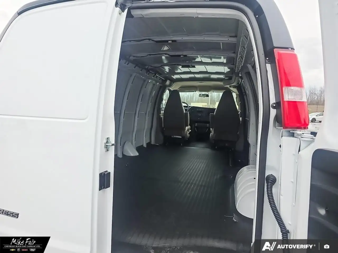 Chevrolet Express 2500 photo Chevrolet Express 2500
