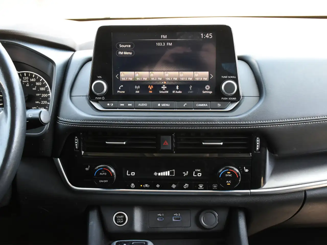 Nissan Rogue снимка Nissan Rogue