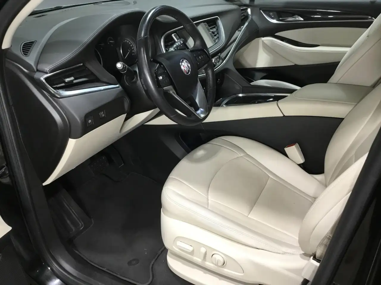 Buick Enclave снимка Buick Enclave