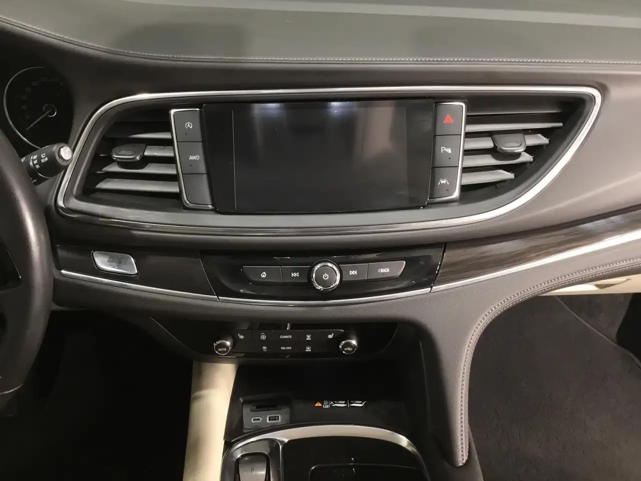Buick Enclave снимка Buick Enclave