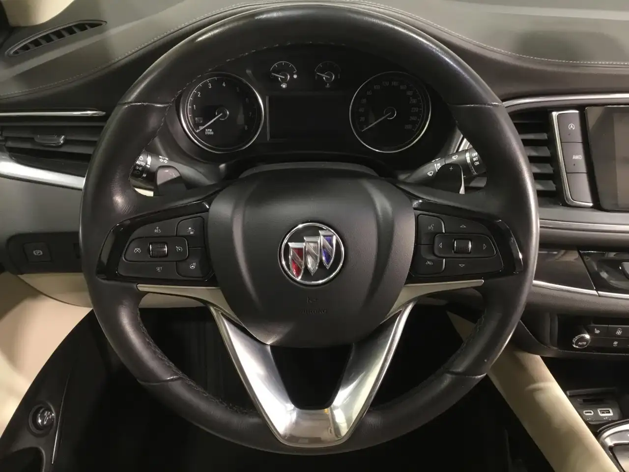 Buick Enclave снимка Buick Enclave