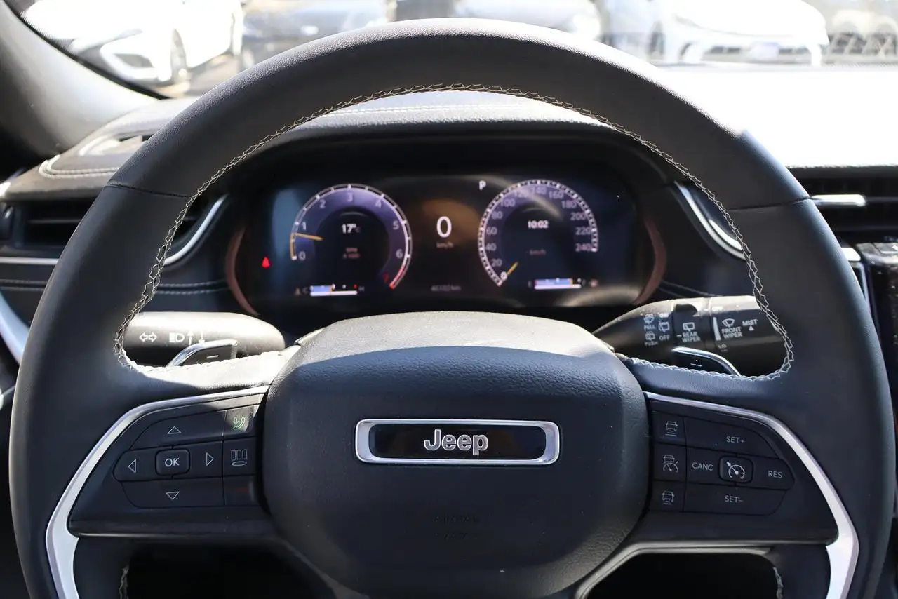 Jeep Grand Cherokee снимка Jeep Grand Cherokee