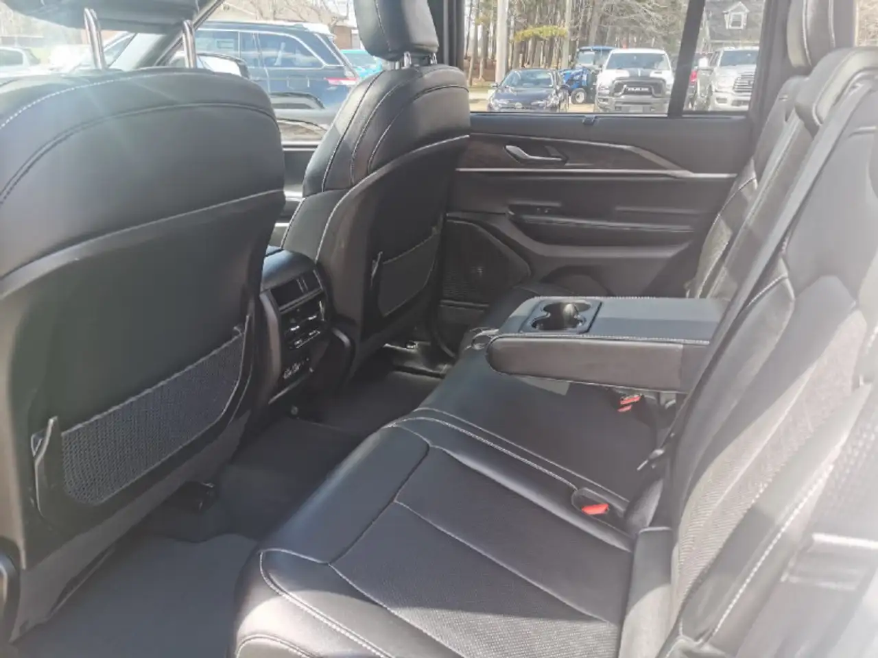 Jeep Grand Cherokee снимка Jeep Grand Cherokee