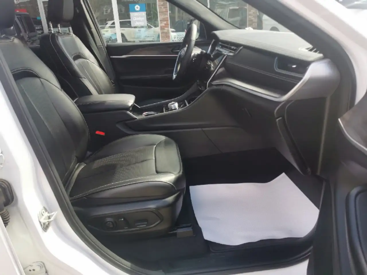 Jeep Grand Cherokee снимка Jeep Grand Cherokee