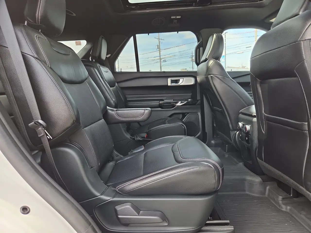 Ford Explorer photo Ford Explorer
