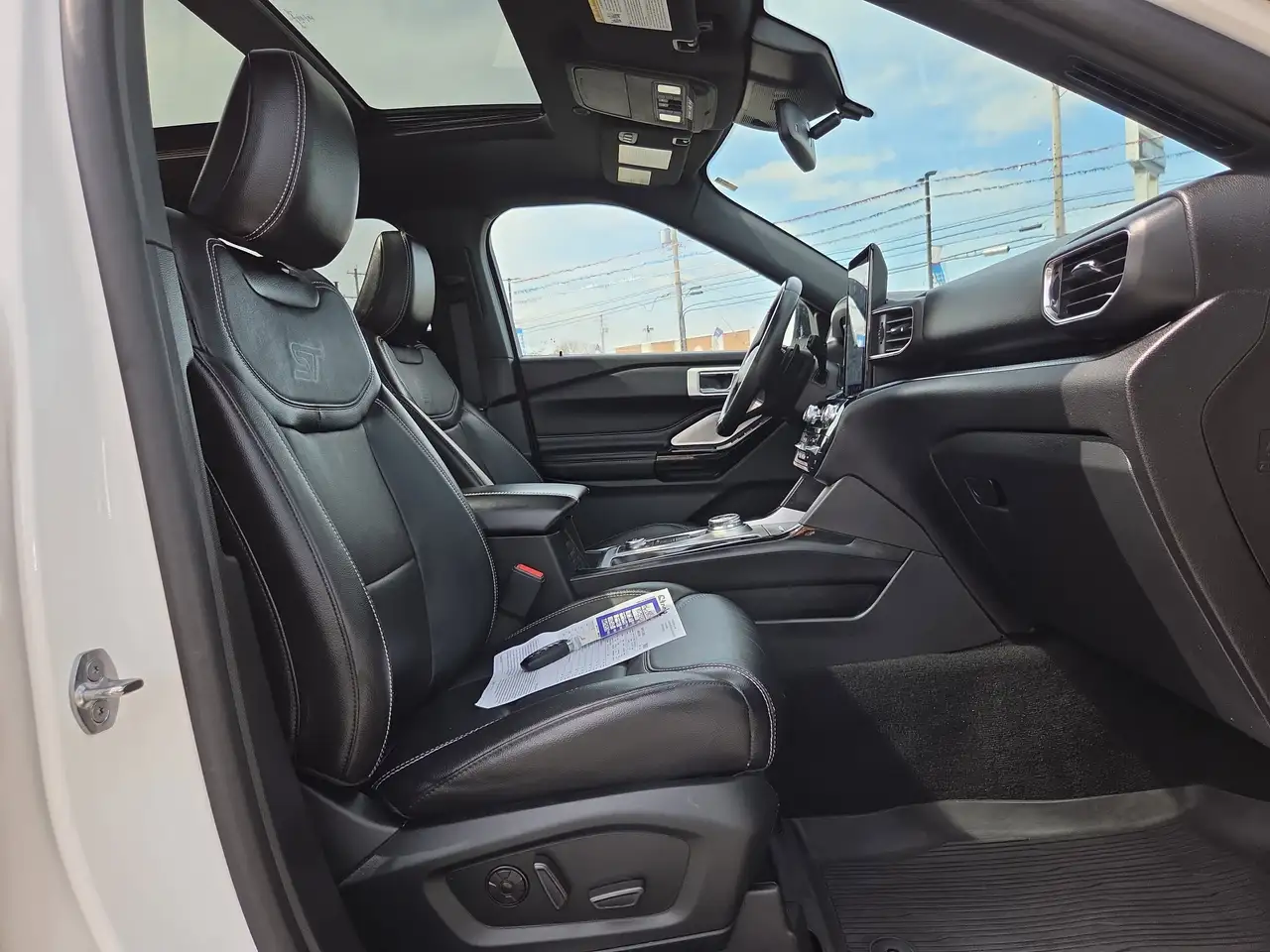 Ford Explorer photo Ford Explorer