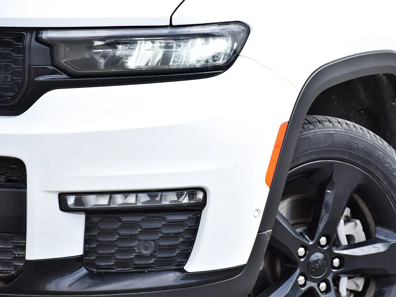 Jeep Grand Cherokee снимка Jeep Grand Cherokee