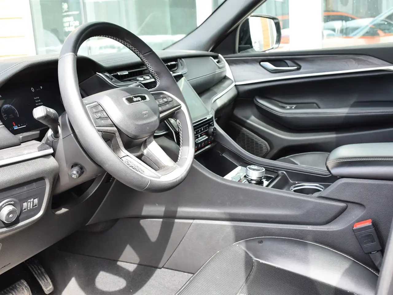 Jeep Grand Cherokee снимка Jeep Grand Cherokee