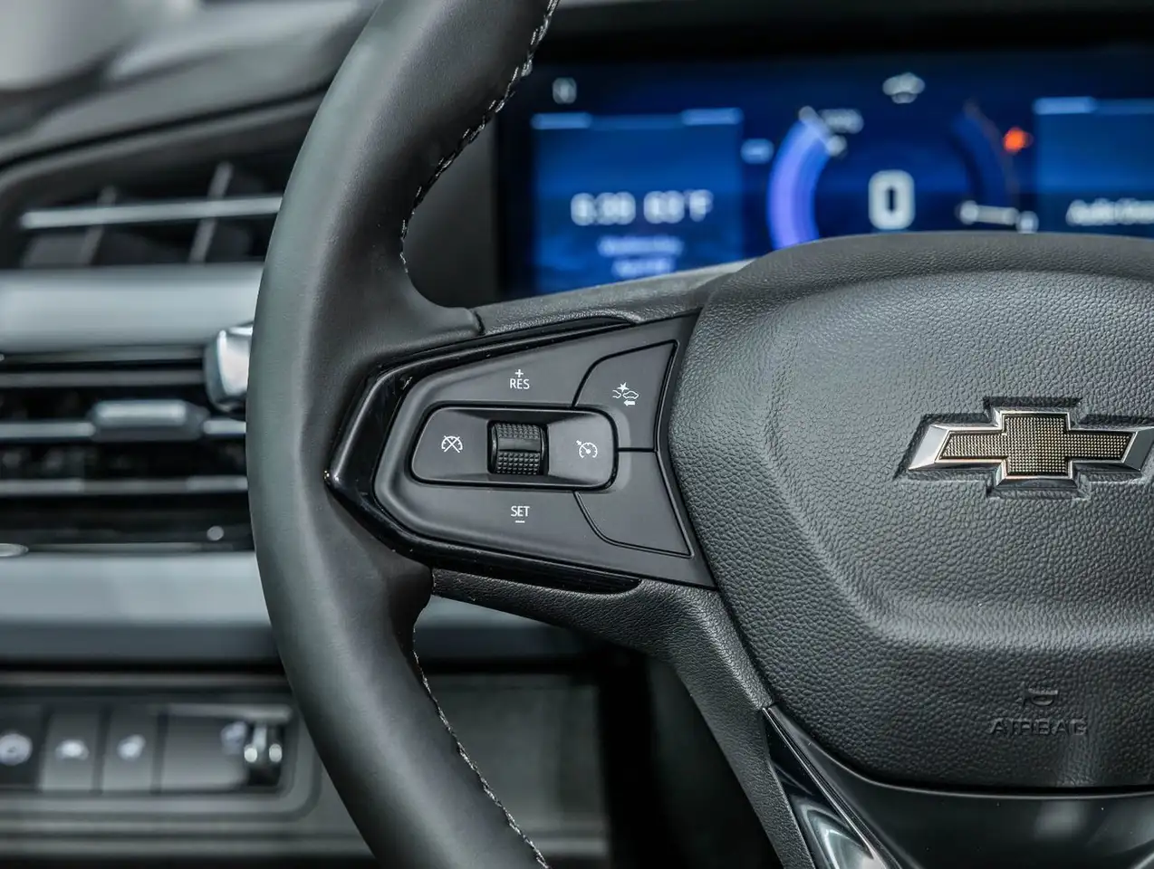 Chevrolet Bolt photo Chevrolet Bolt