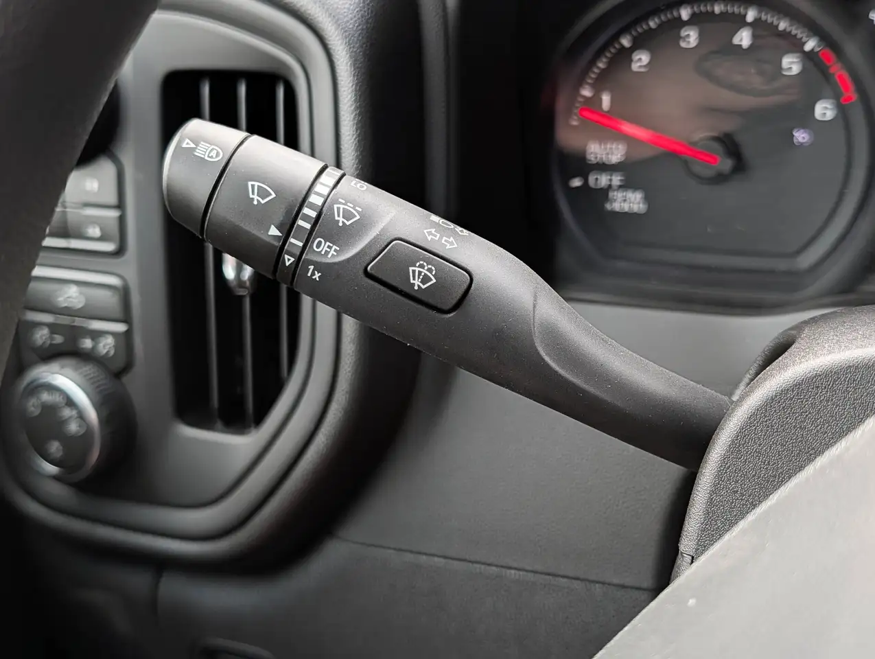 Chevrolet Silverado 1500 photo Chevrolet Silverado 1500