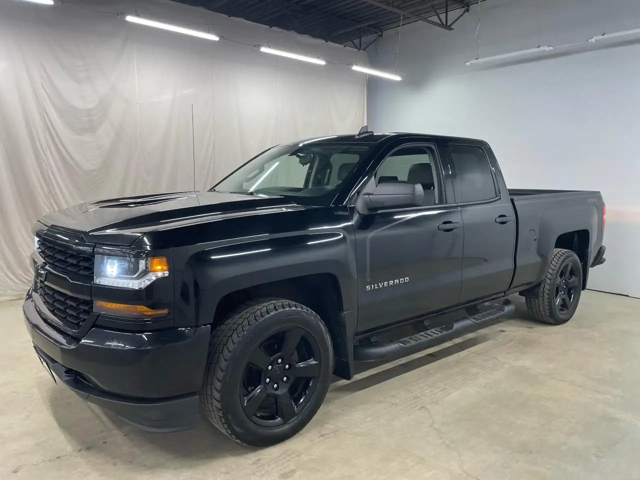 Chevrolet Silverado 1500 снимка Chevrolet Silverado 1500
