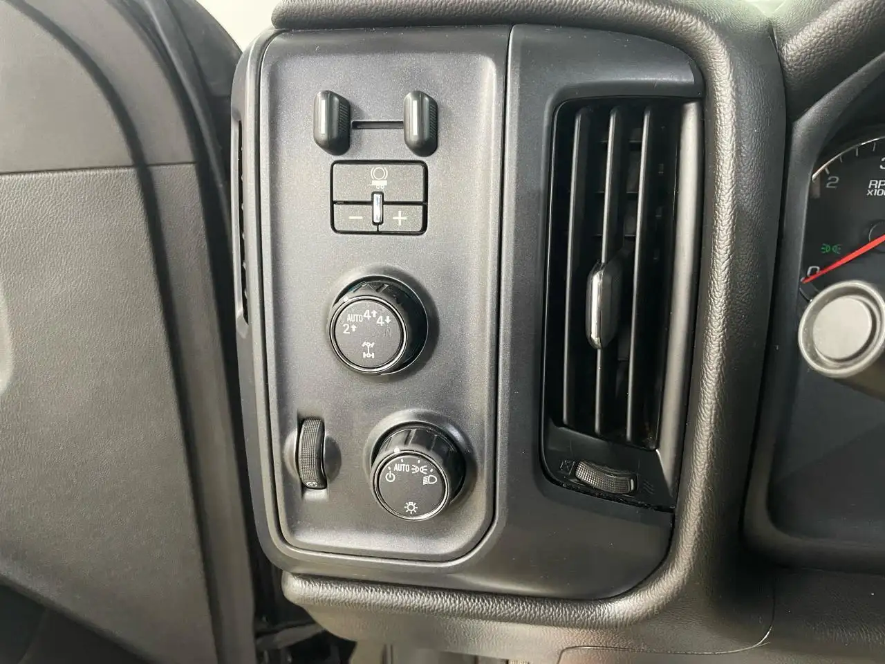 Chevrolet Silverado 1500 снимка Chevrolet Silverado 1500