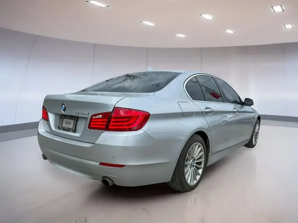 BMW 5 Series снимка BMW 5 Series