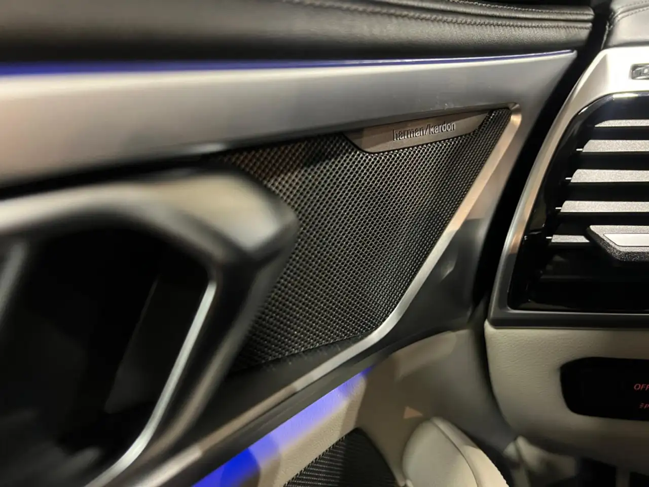 BMW 8 Series photo BMW 8 Series