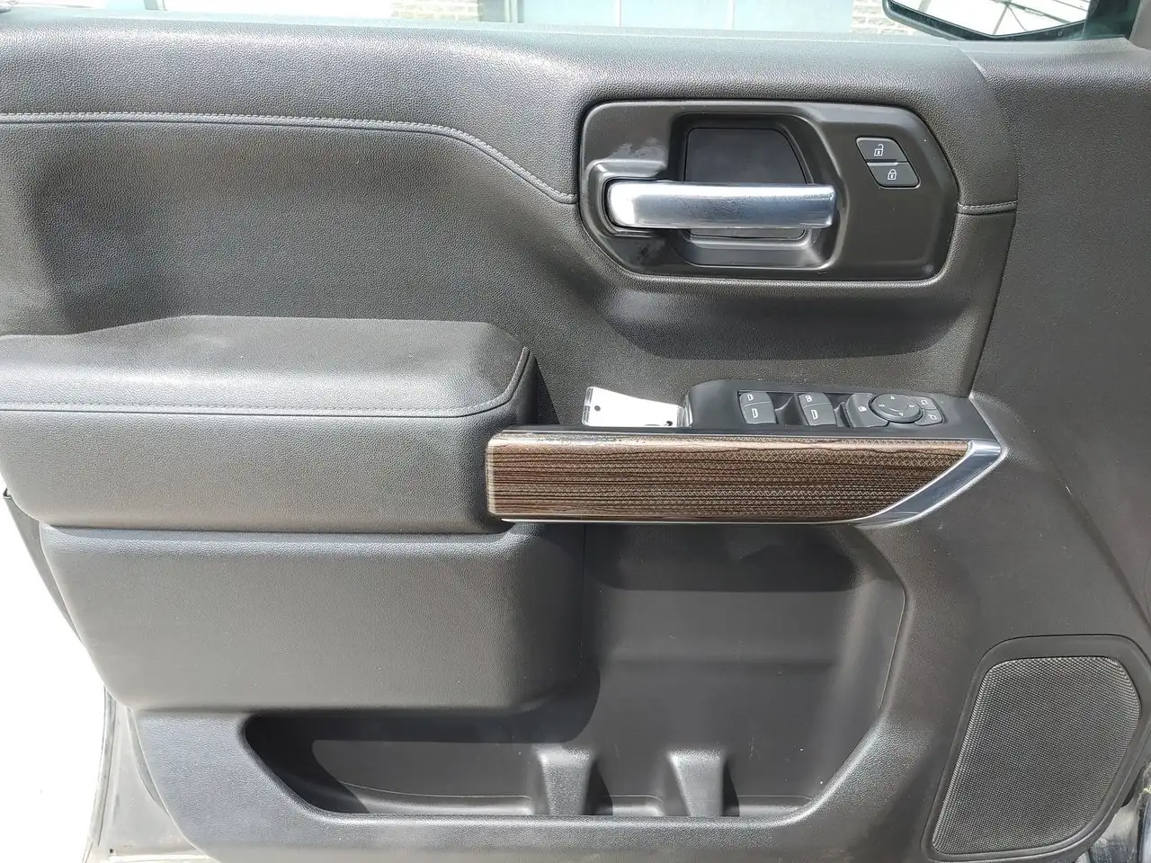 Chevrolet Silverado 1500 photo Chevrolet Silverado 1500