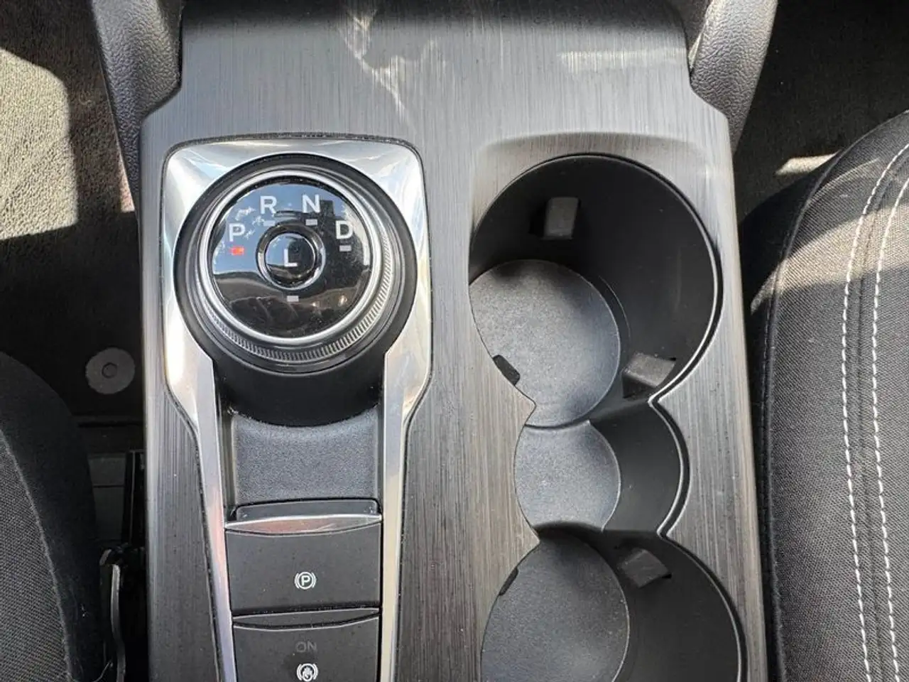 Ford Escape снимка Ford Escape