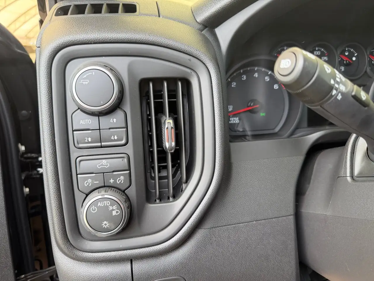 Chevrolet Silverado 1500 снимка Chevrolet Silverado 1500