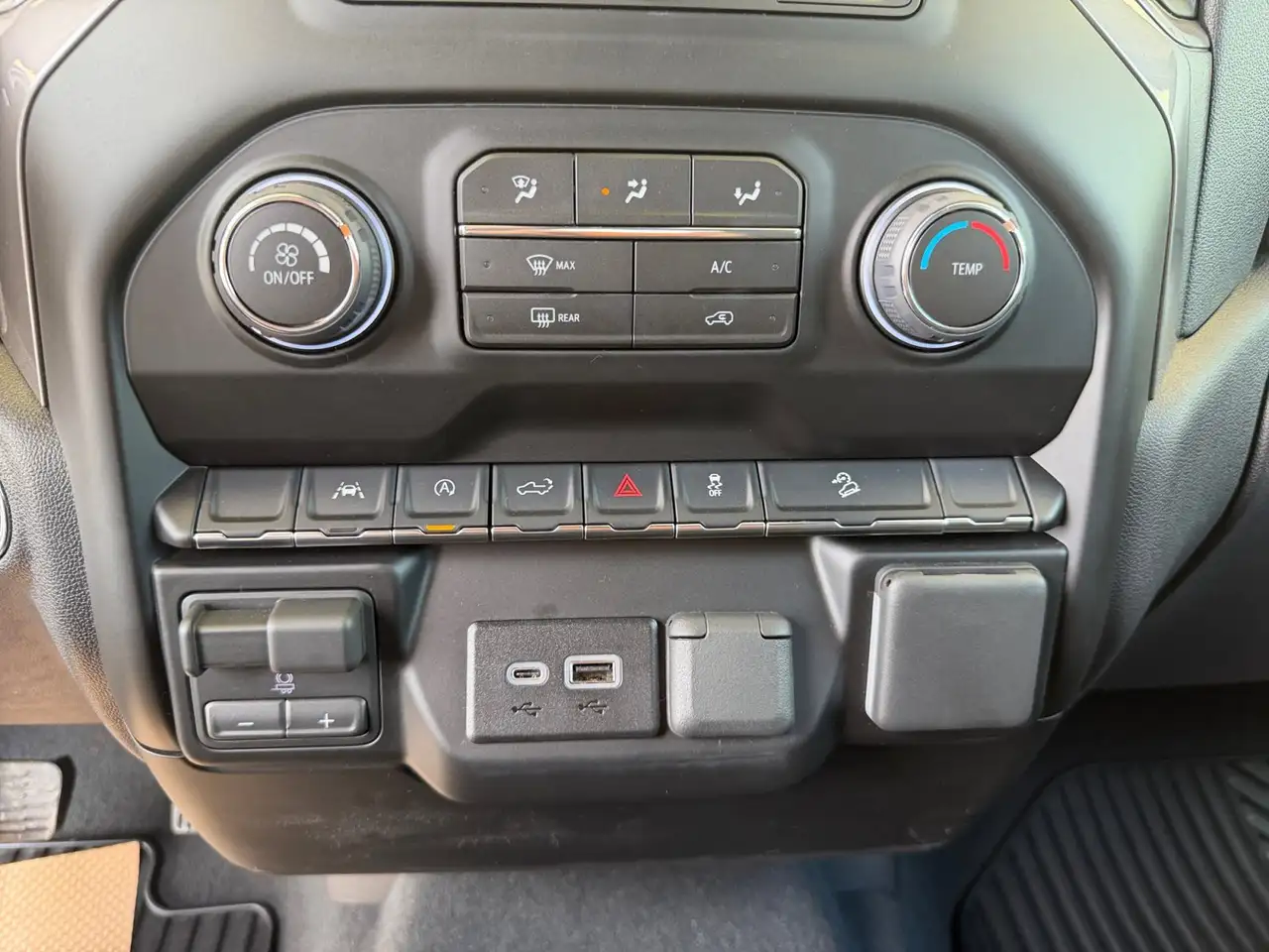 Chevrolet Silverado 1500 снимка Chevrolet Silverado 1500