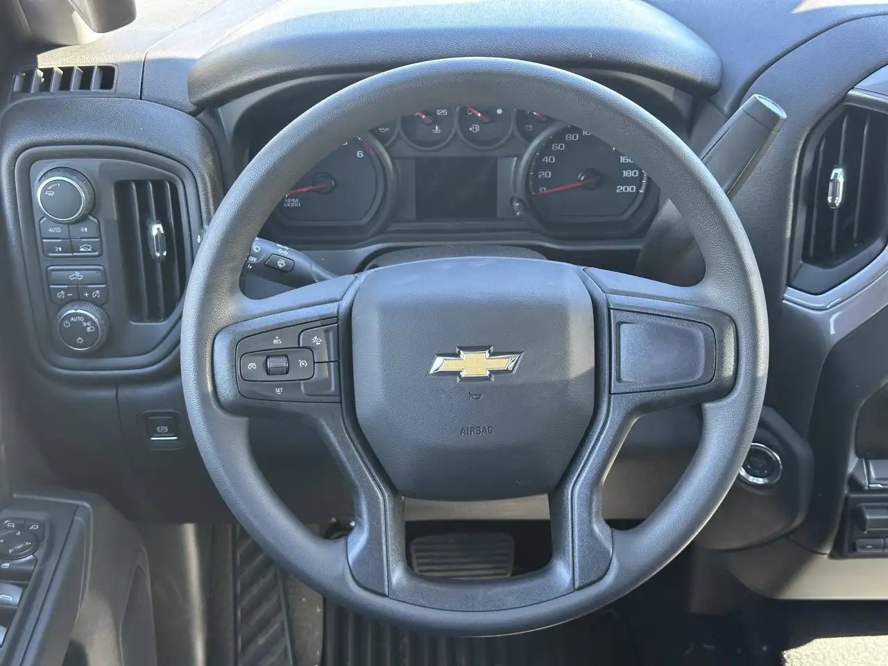 Chevrolet Silverado 1500 снимка Chevrolet Silverado 1500