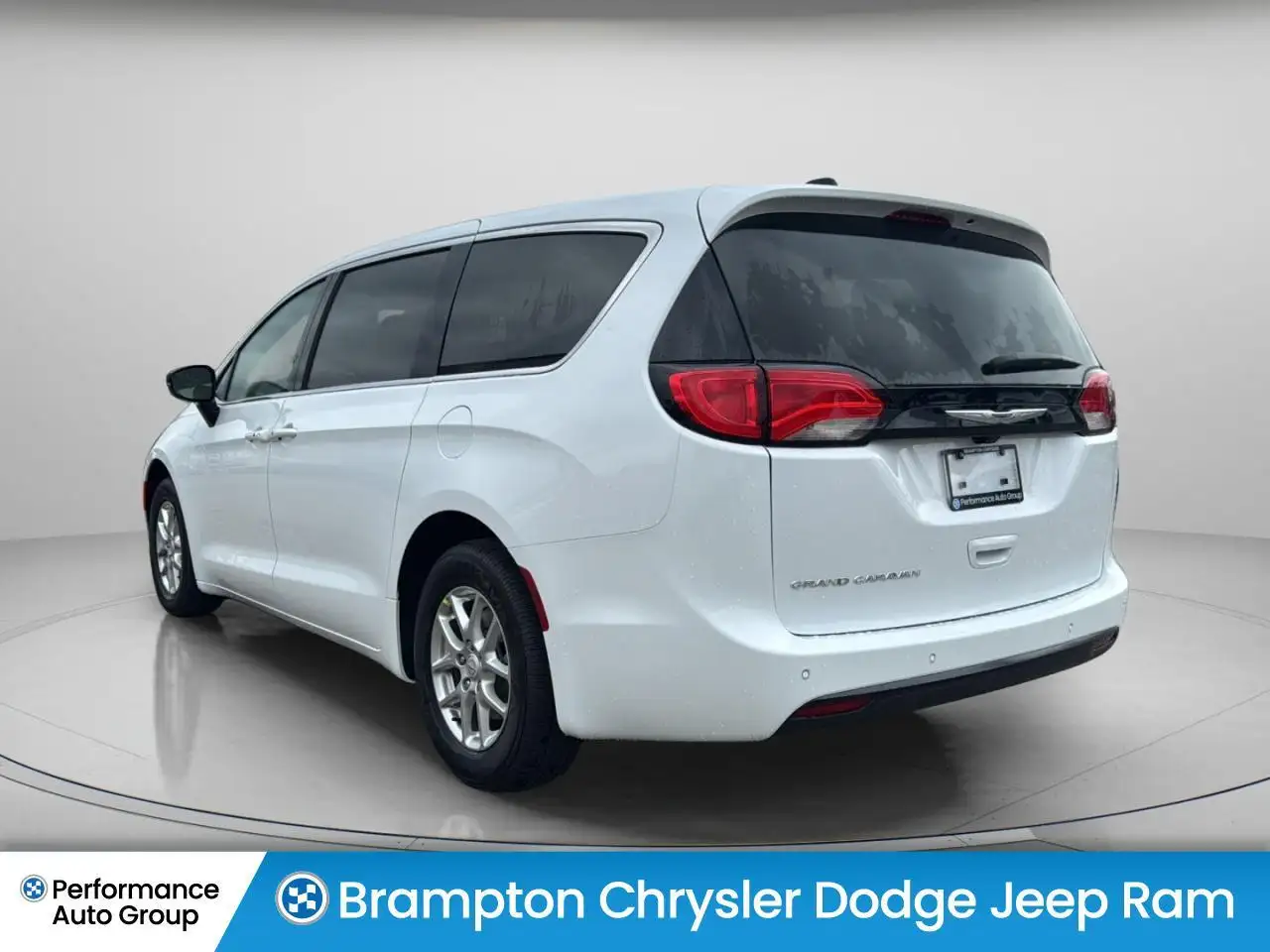 Chrysler Grand Caravan снимка Chrysler Grand Caravan