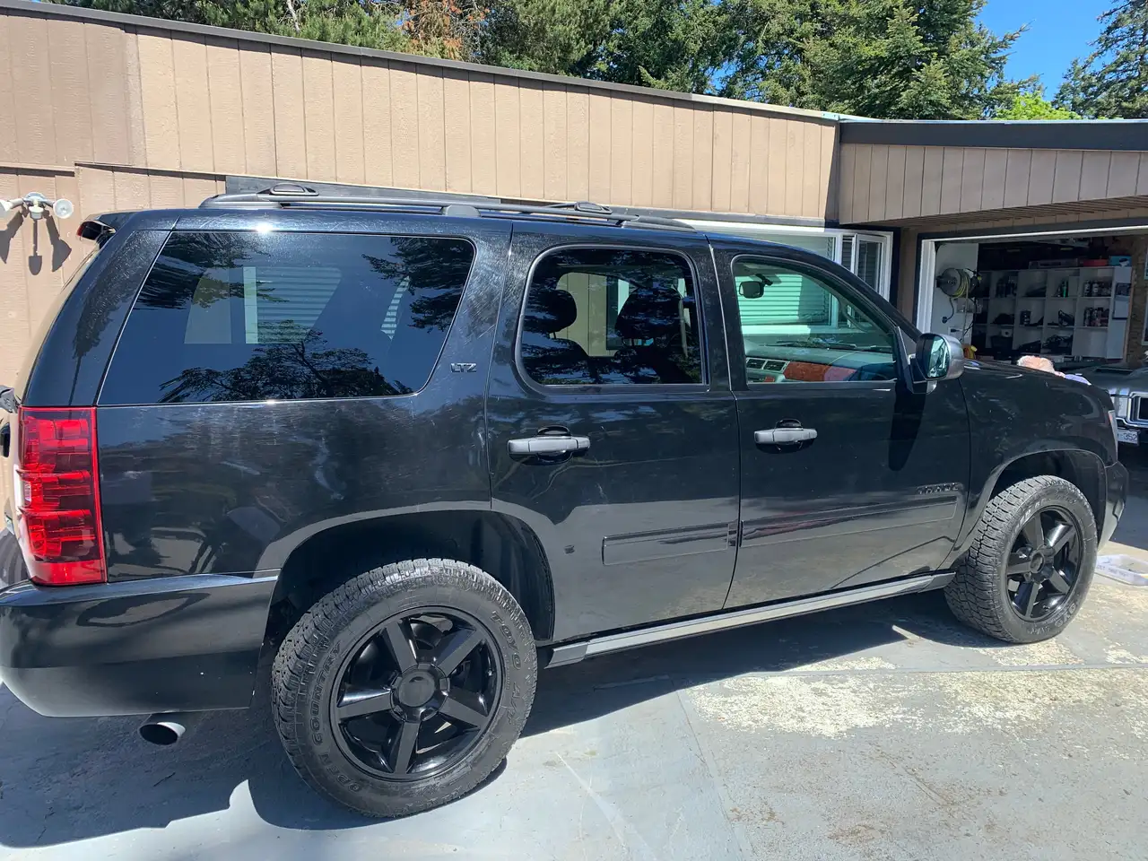Chevrolet Tahoe снимка Chevrolet Tahoe