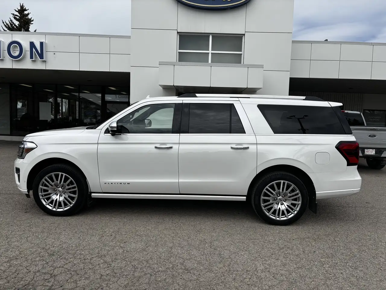 Ford Expedition снимка Ford Expedition