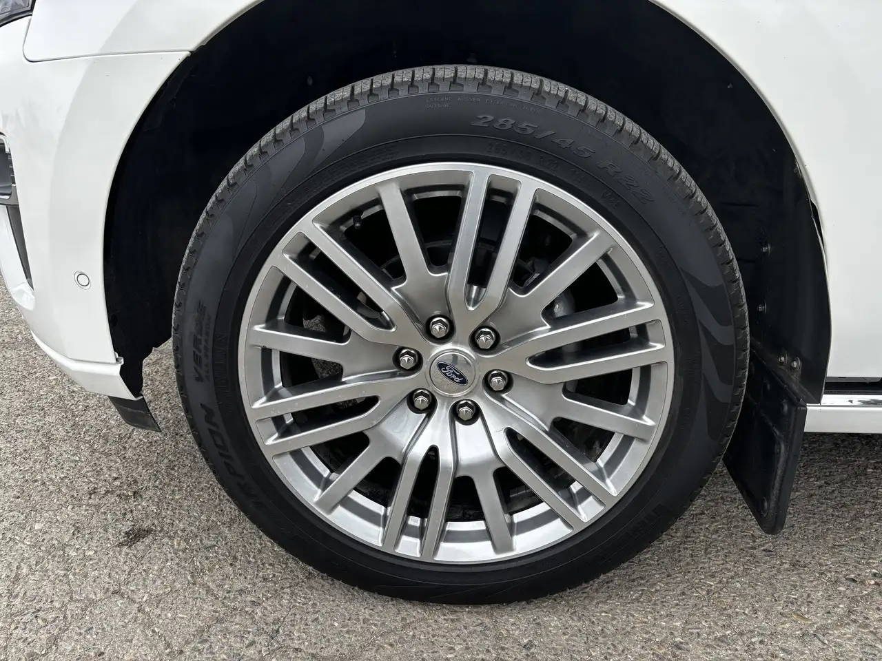 Ford Expedition снимка Ford Expedition