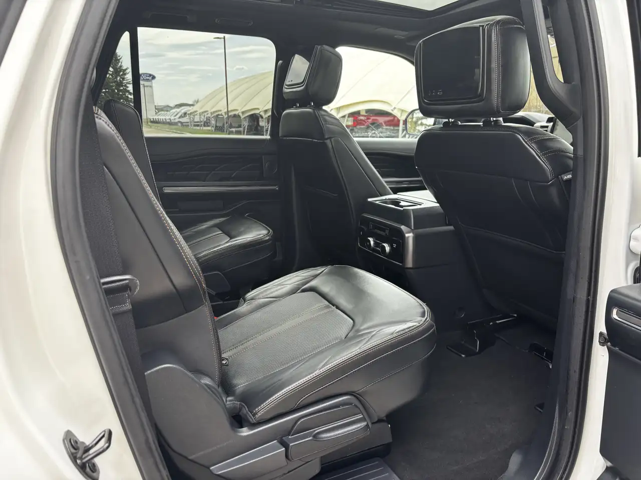 Ford Expedition снимка Ford Expedition