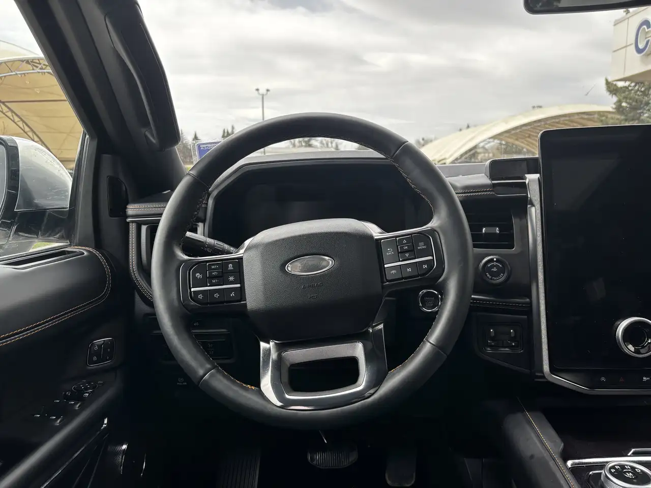 Ford Expedition снимка Ford Expedition