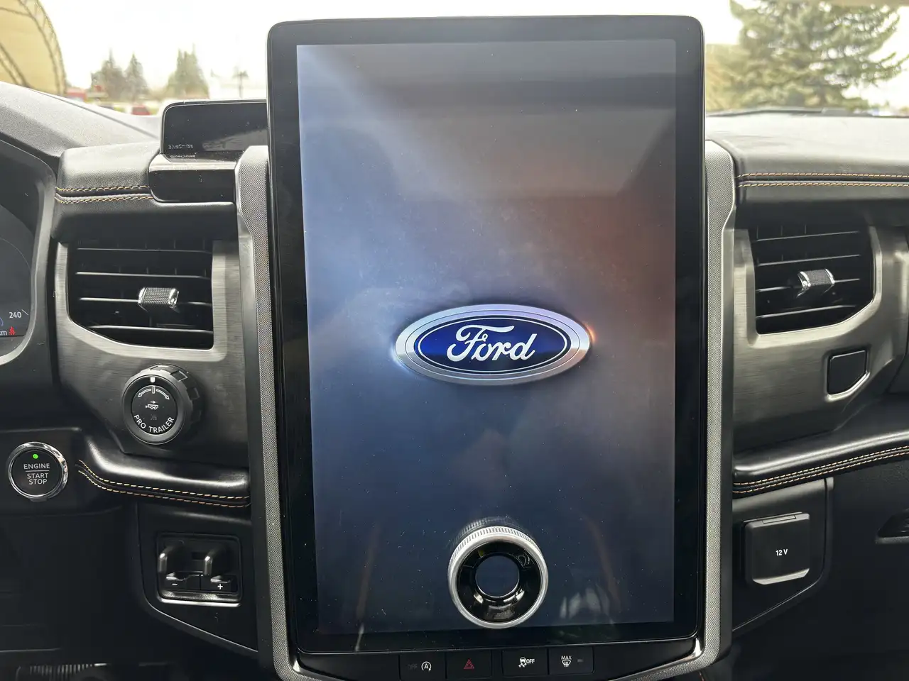 Ford Expedition снимка Ford Expedition