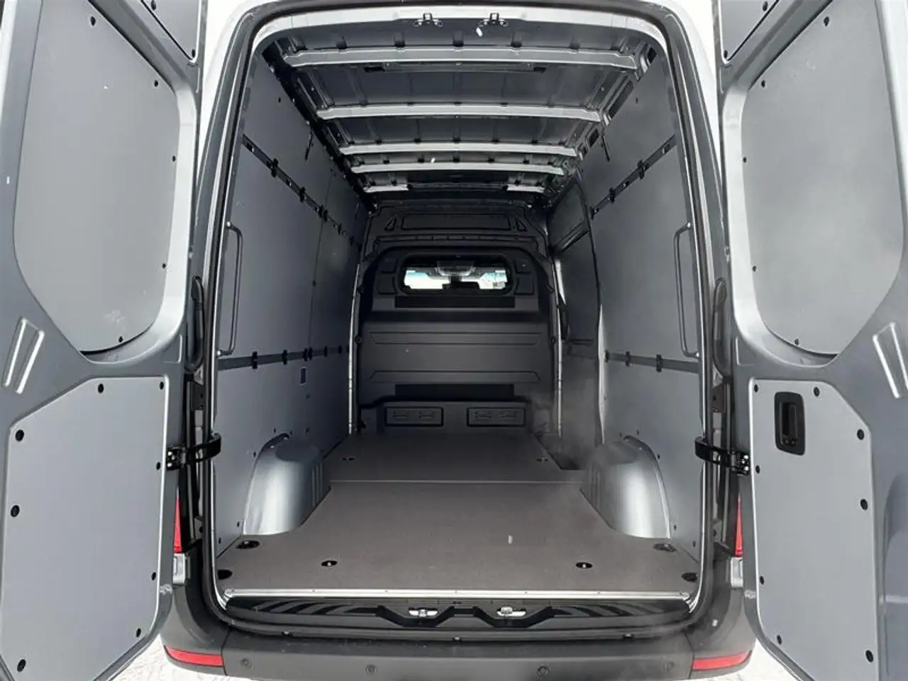 Mercedes-Benz Sprinter снимка Mercedes-Benz Sprinter