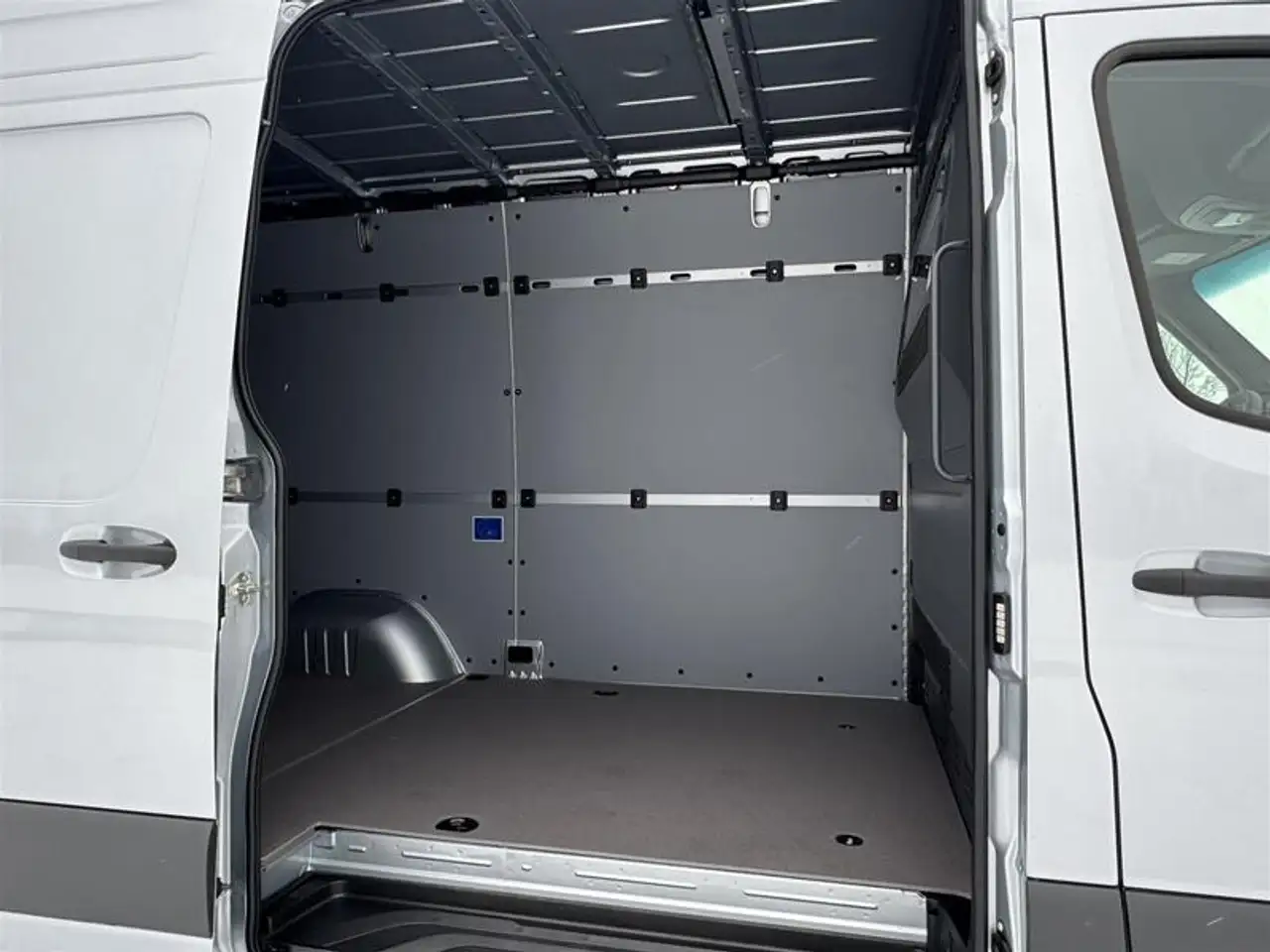Mercedes-Benz Sprinter снимка Mercedes-Benz Sprinter